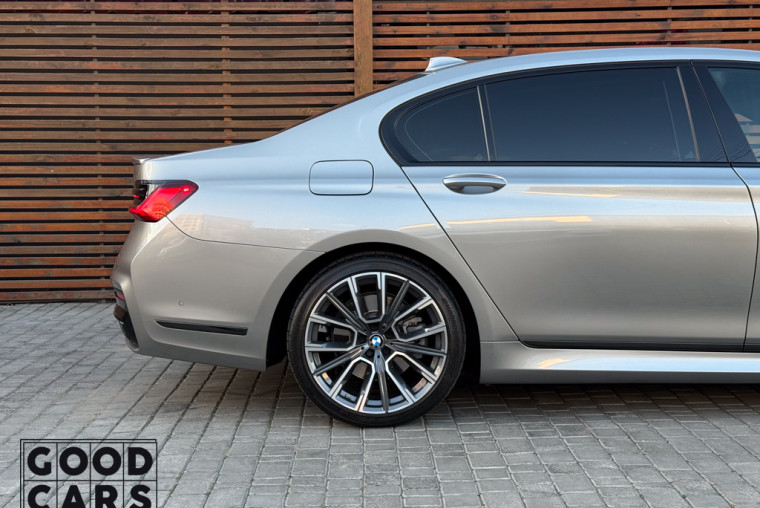 BMW 740i - 13