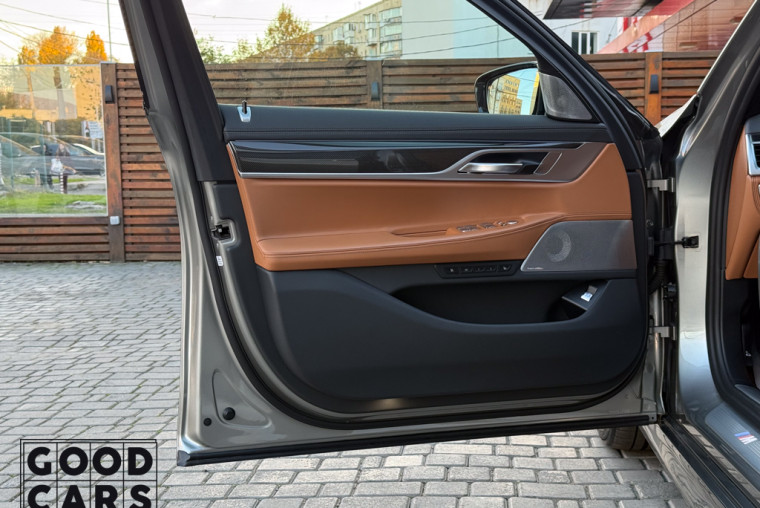 BMW 740i - 15