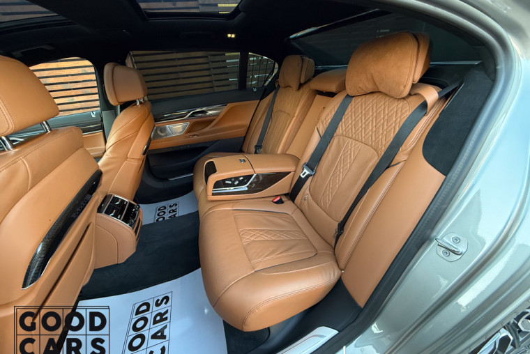 BMW 740i - 23