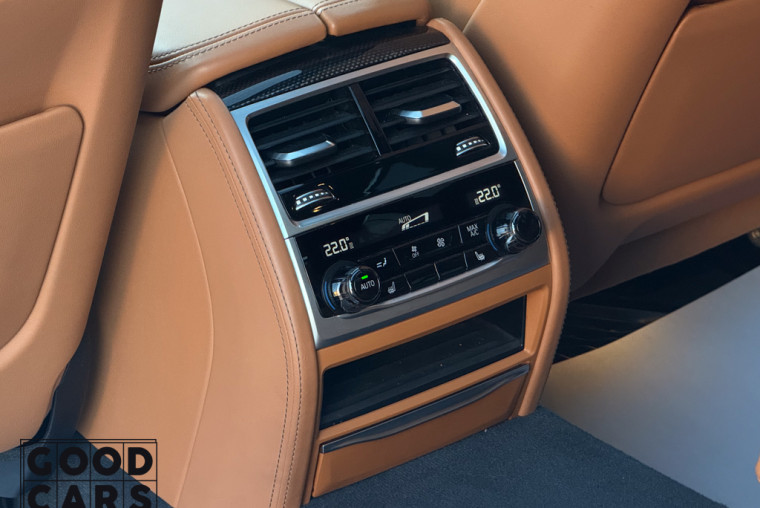 BMW 740i - 21