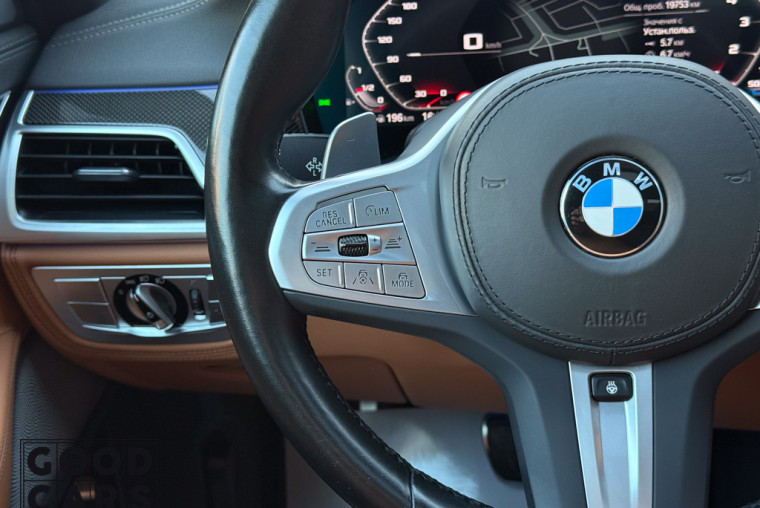 BMW 740i - 25