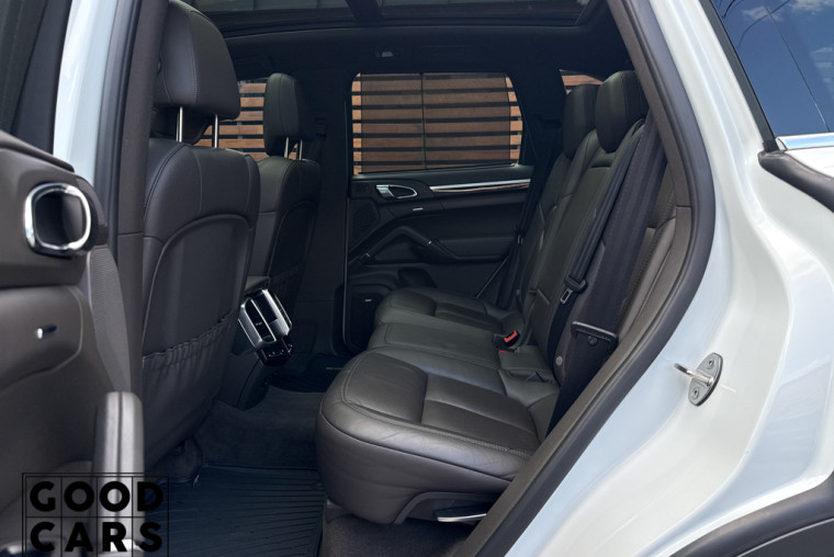 Porsche Cayenne - 25