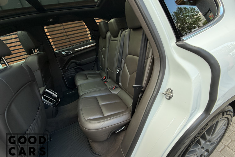 Porsche Cayenne - 26