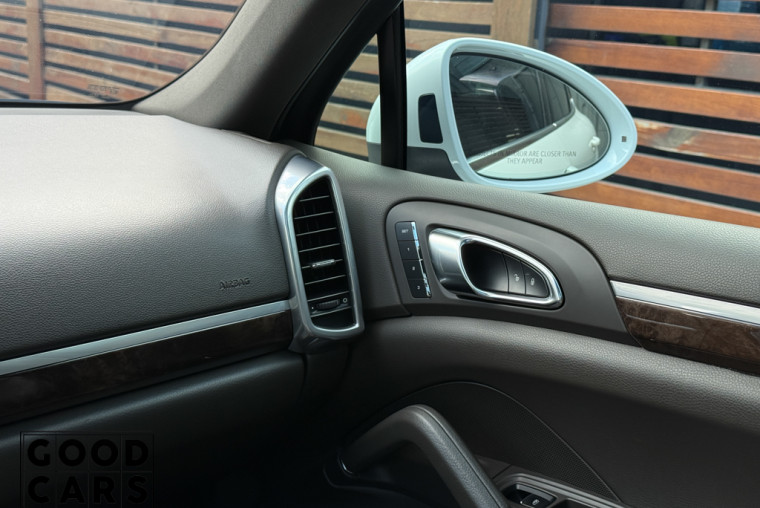 Porsche Cayenne - 38