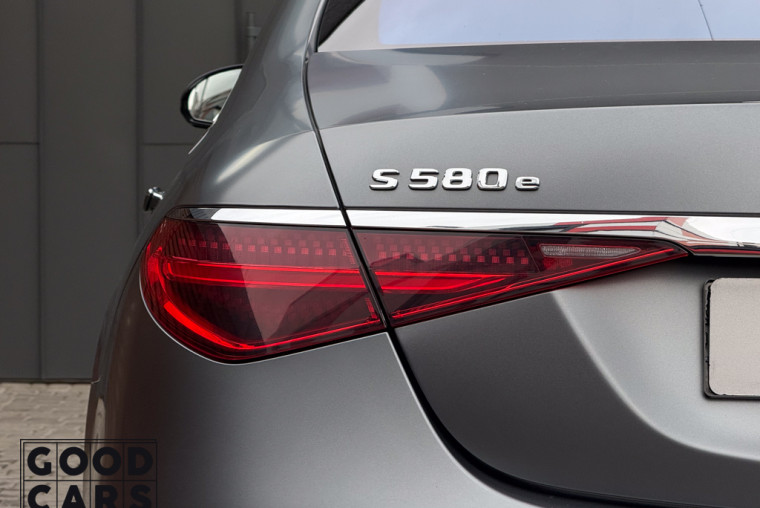 Mercedes-Benz S-Class 580e - 10