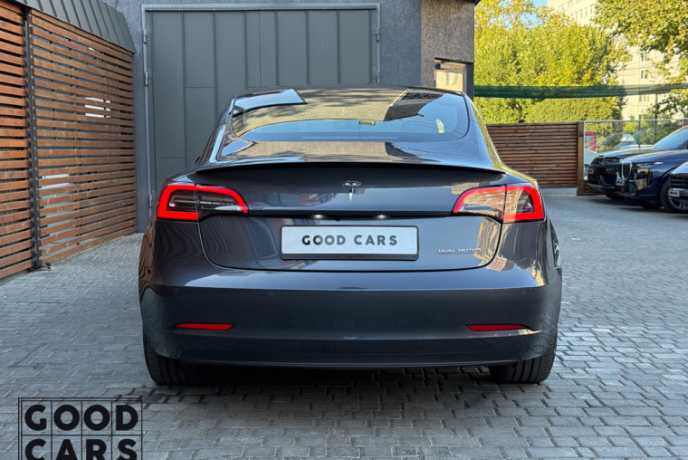 Tesla Model 3 - 5