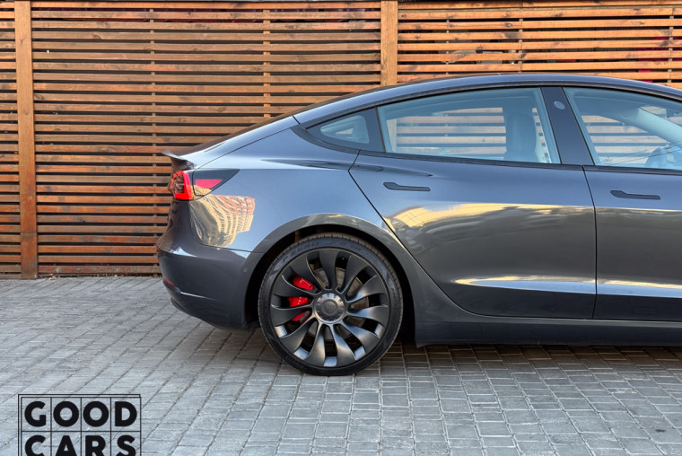 Tesla Model 3 - 13
