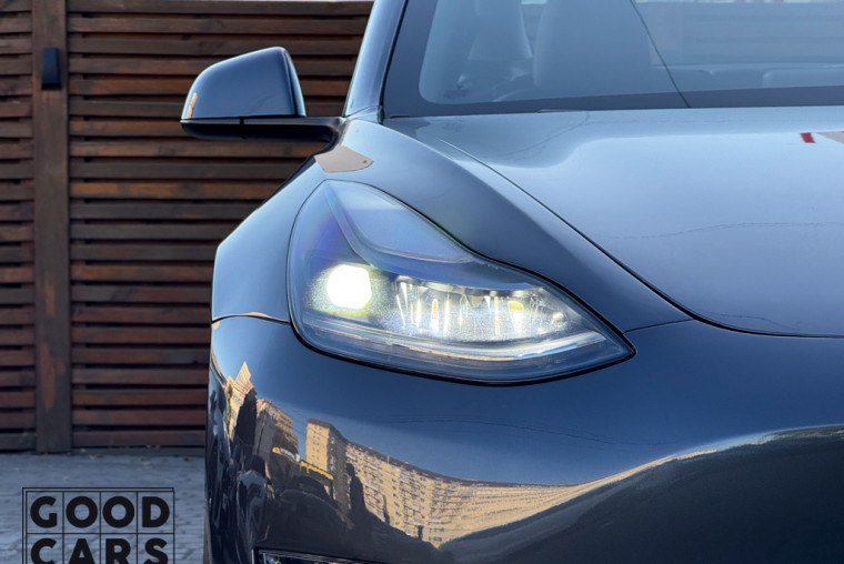 Tesla Model 3 - 9