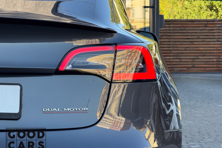 Tesla Model 3 - 10