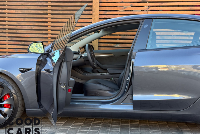 Tesla Model 3 - 16