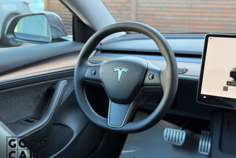 Tesla Model 3 - 25