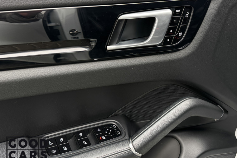 Porsche Cayenne - 11