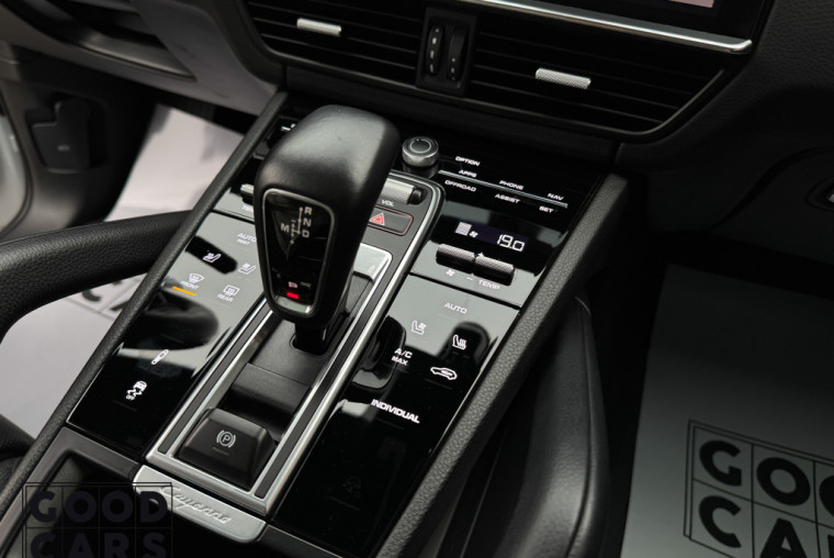 Porsche Cayenne - 25