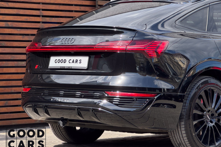 Audi Q8 e-tron - 14