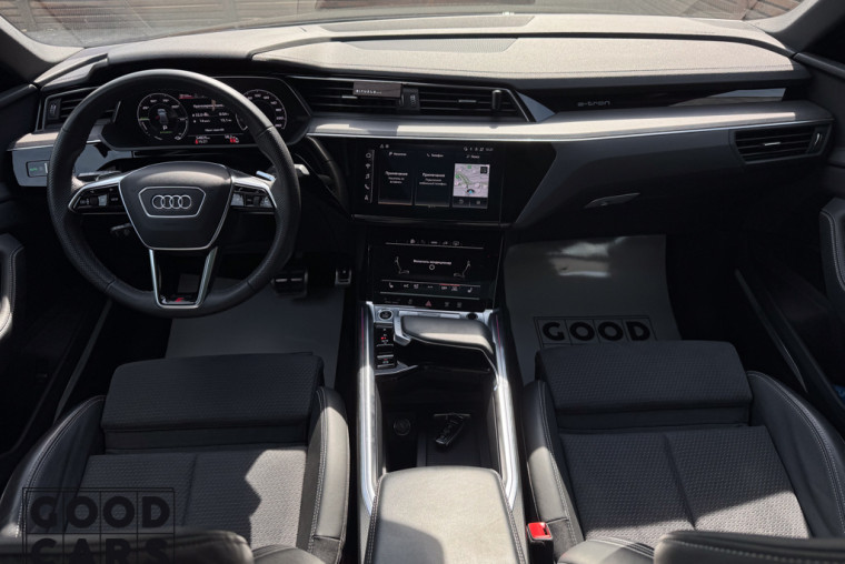 Audi Q8 e-tron - 31