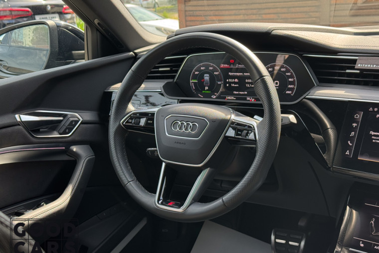 Audi Q8 e-tron - 32
