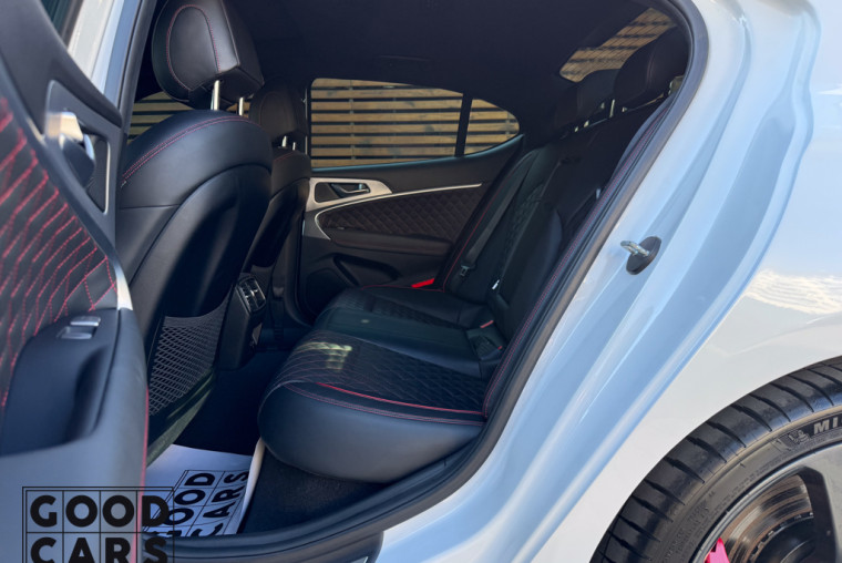 Genesis G70 - 25