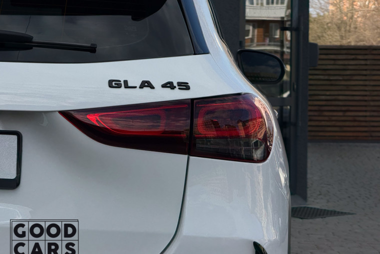 Mercedes-Benz GLA 45 AMG - 10