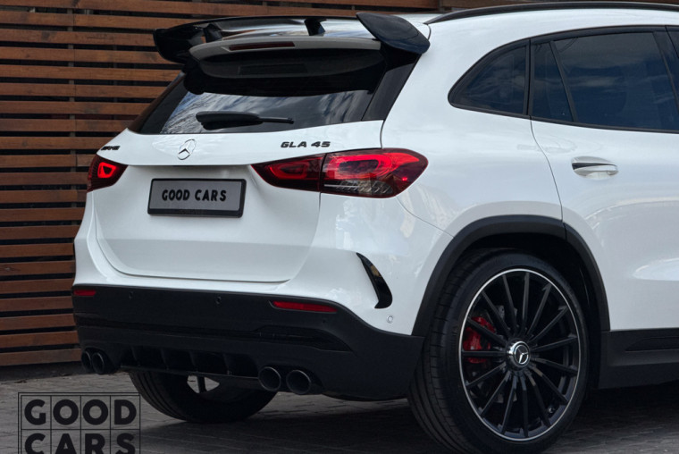 Mercedes-Benz GLA 45 AMG - 12
