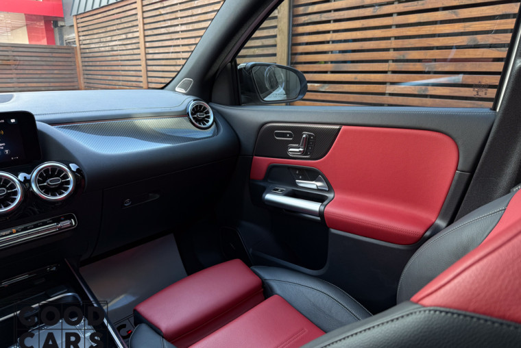 Mercedes-Benz GLA 45 AMG - 36
