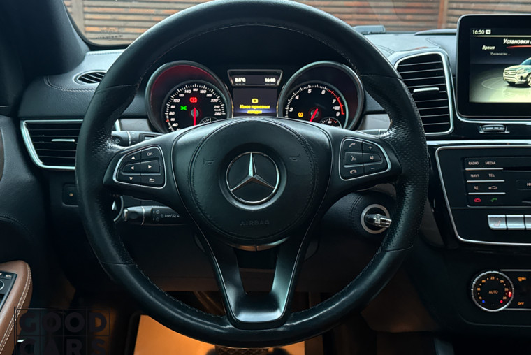 Mercedes-Benz GLS - 27