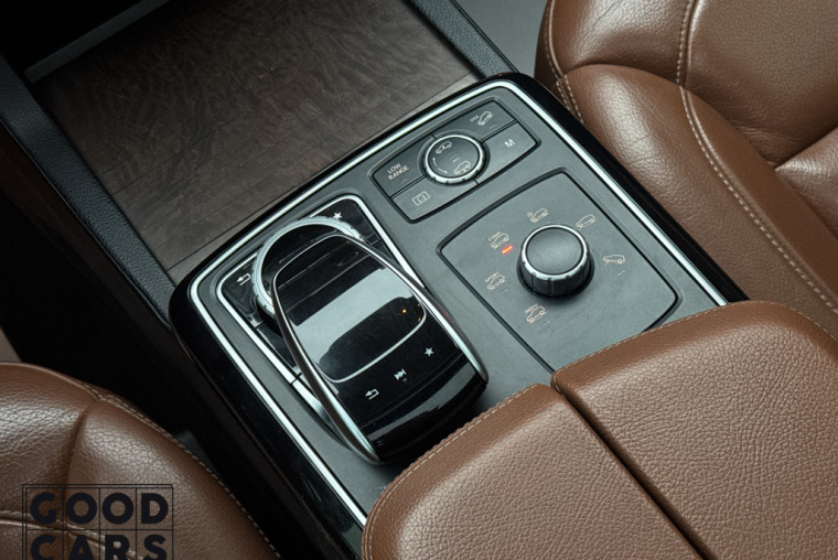 Mercedes-Benz GLS - 32