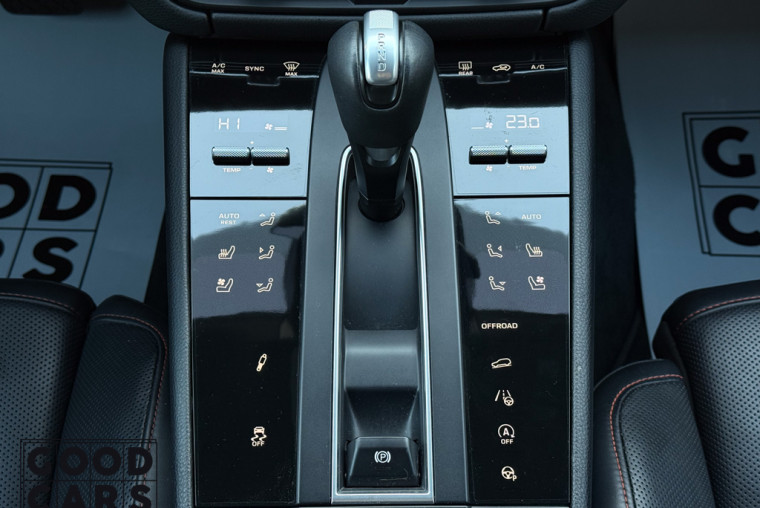 Porsche Macan - 32