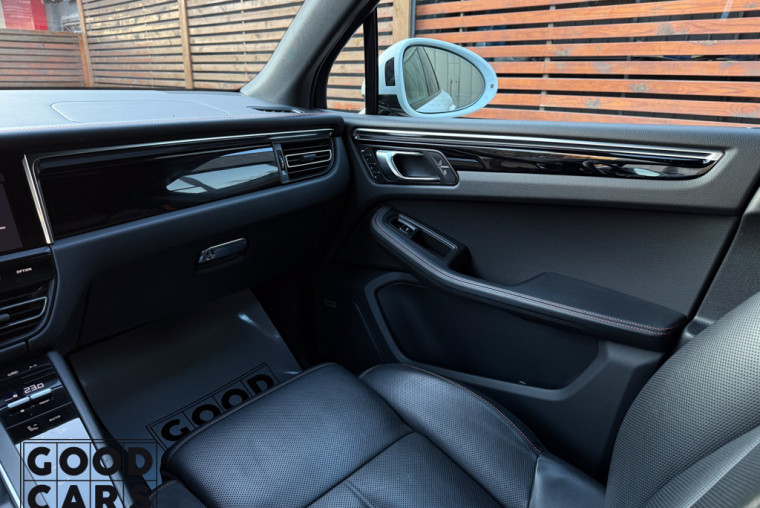 Porsche Macan - 33