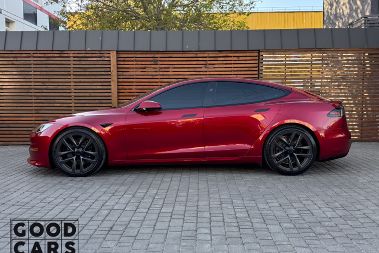 Tesla Model S - 3