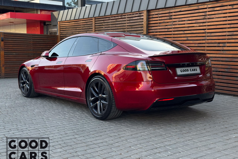 Tesla Model S - 4