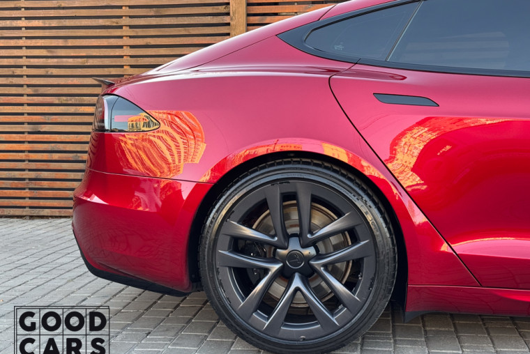 Tesla Model S - 13
