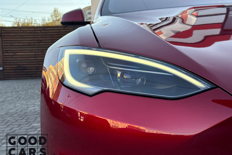 Tesla Model S - 9