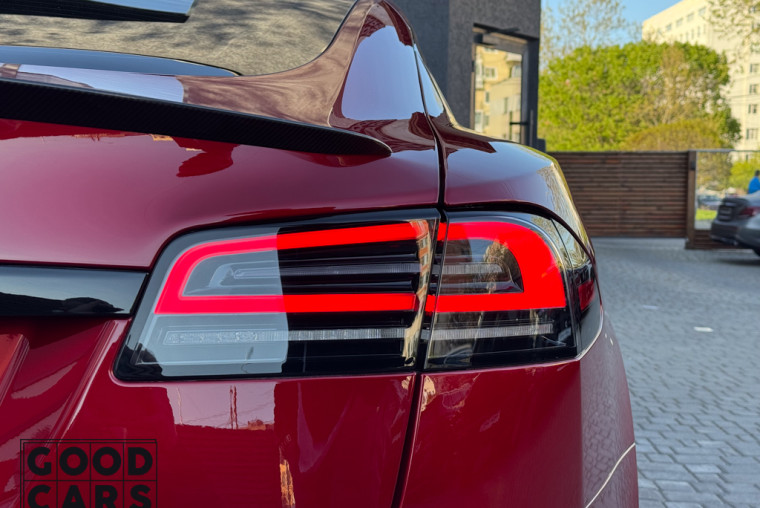 Tesla Model S - 10