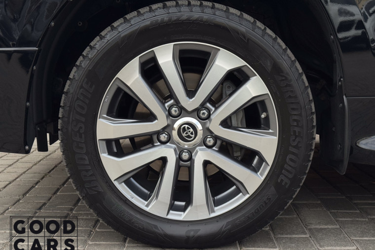 Toyota Land Cruiser 200 - 12