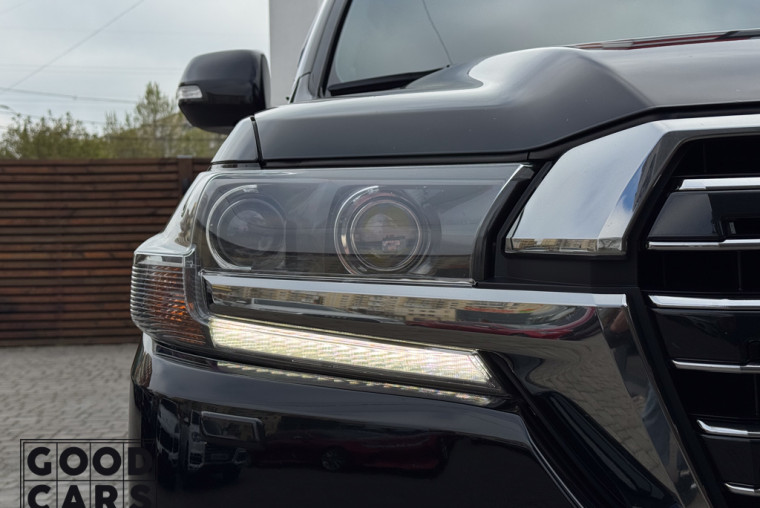 Toyota Land Cruiser 200 - 9
