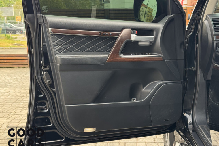 Toyota Land Cruiser 200 - 15
