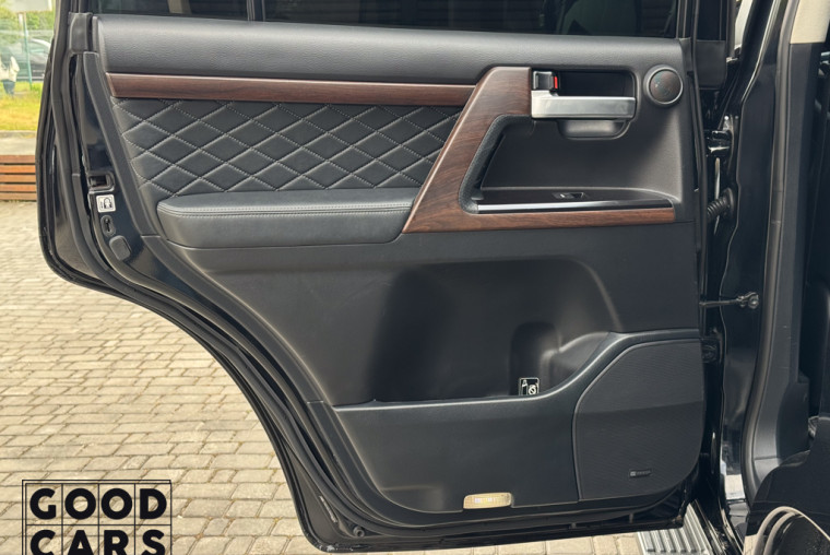 Toyota Land Cruiser 200 - 21