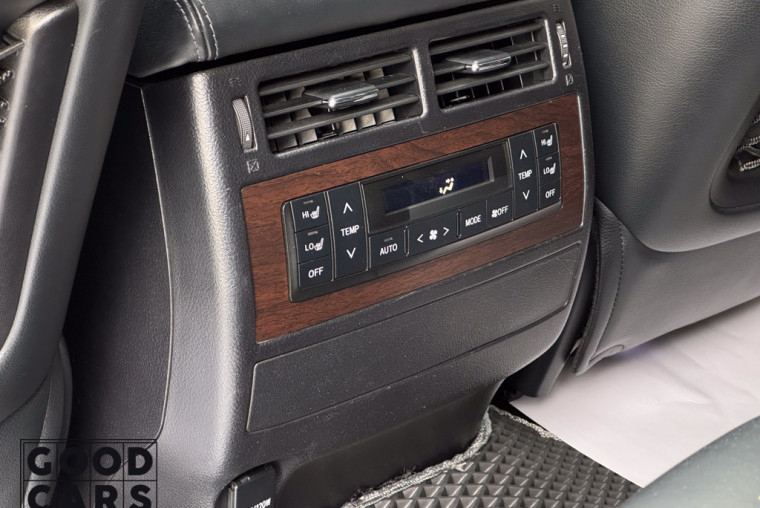 Toyota Land Cruiser 200 - 24