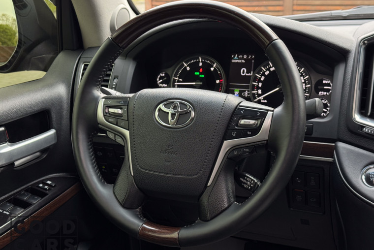 Toyota Land Cruiser 200 - 25