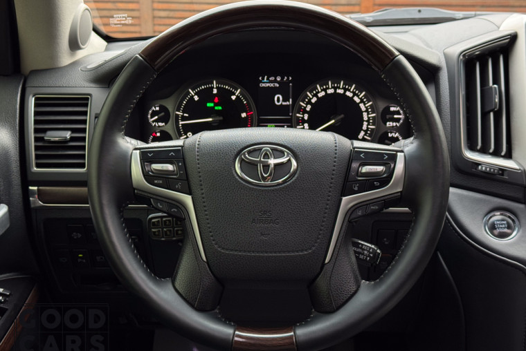 Toyota Land Cruiser 200 - 26