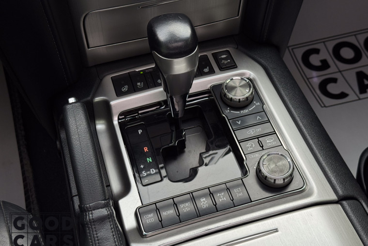 Toyota Land Cruiser 200 - 31