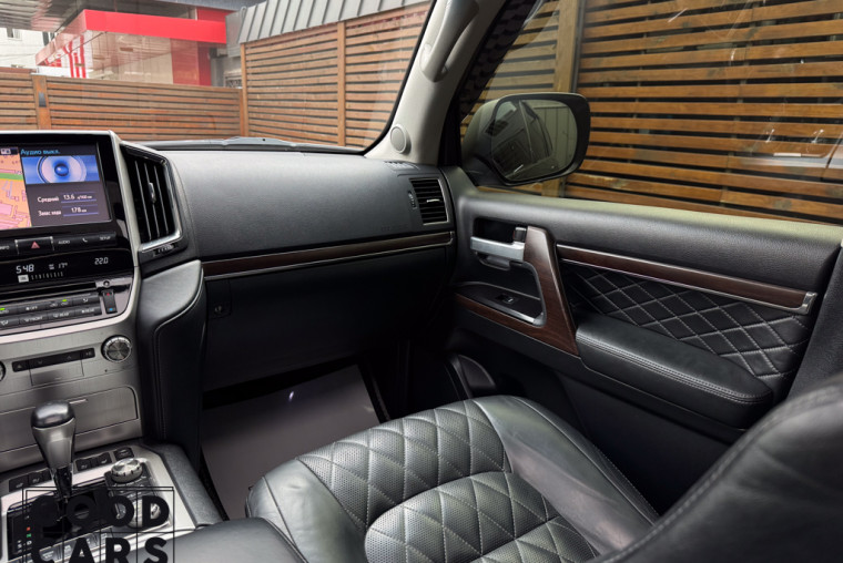 Toyota Land Cruiser 200 - 32