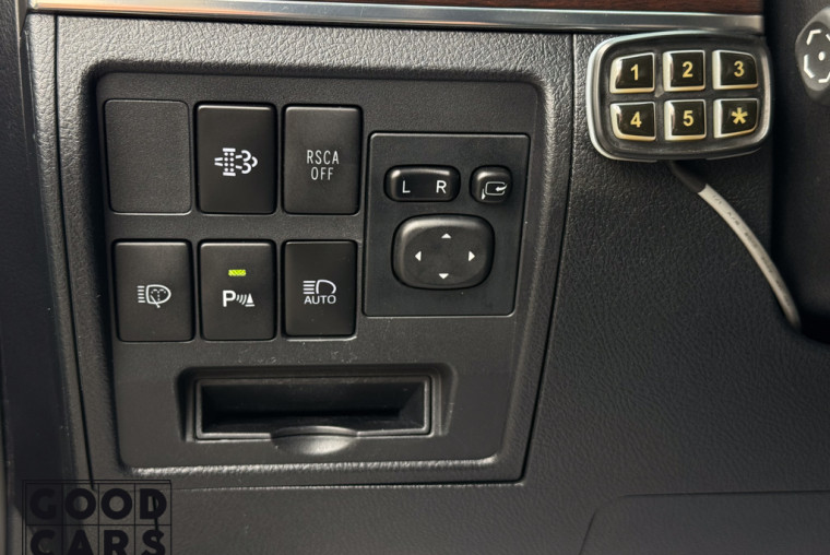 Toyota Land Cruiser 200 - 33