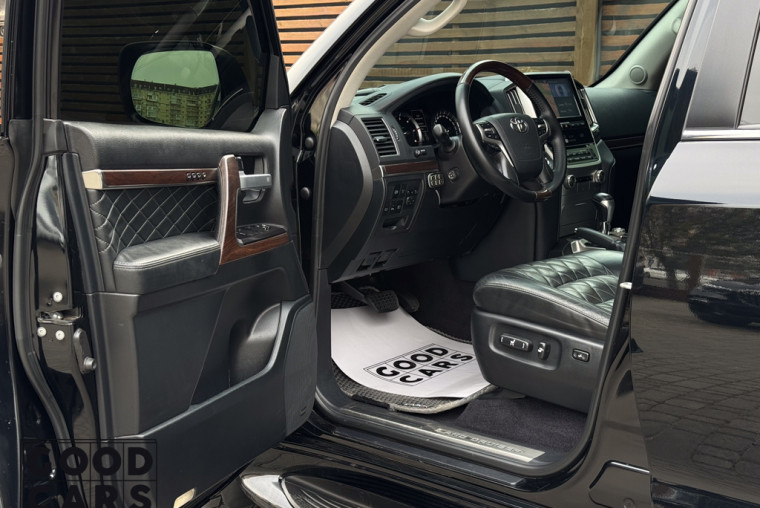 Toyota Land Cruiser 200 - 18